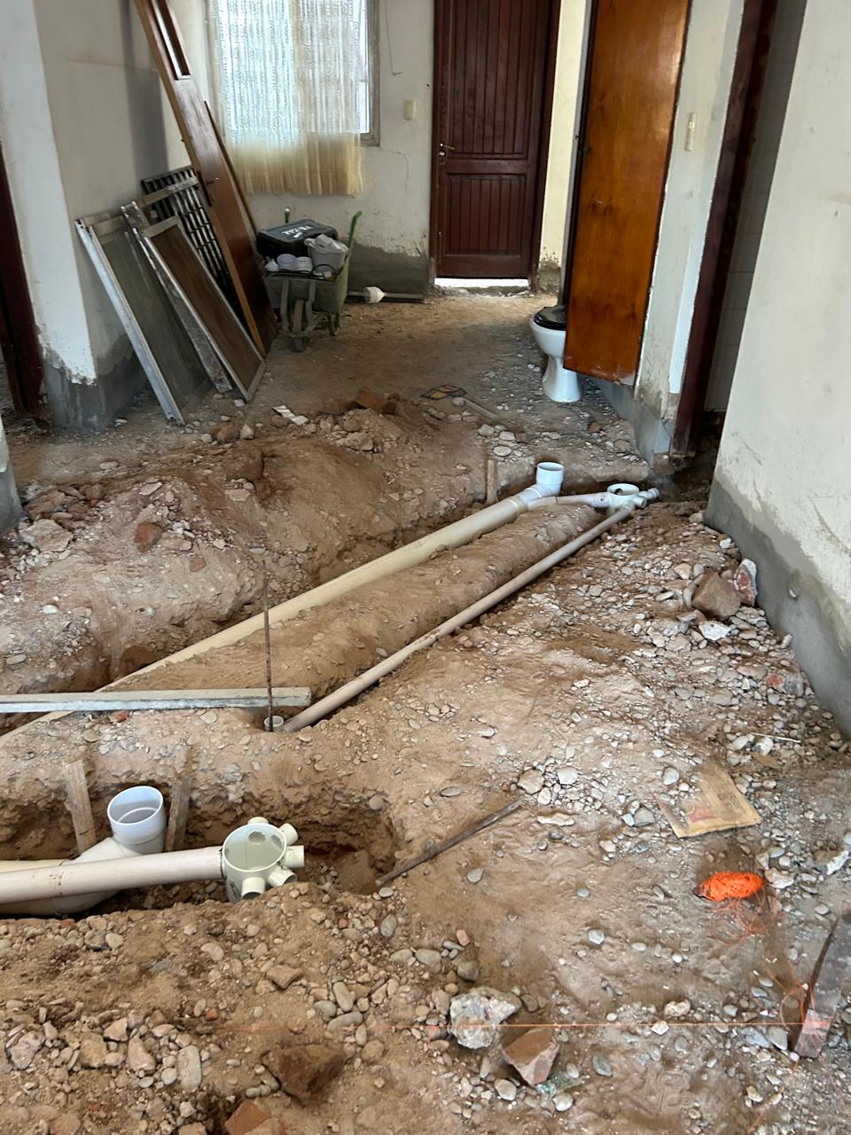 Cañerías antes de la preparación del piso