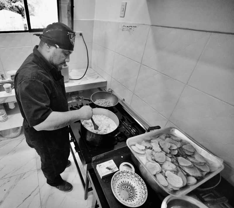 Preparación de comida en la operación actual.